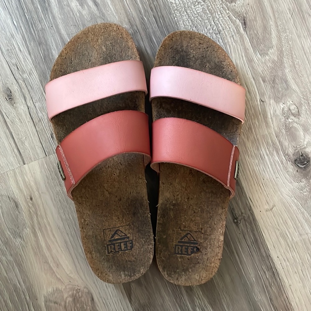 Womens Reef sandals - size 7
